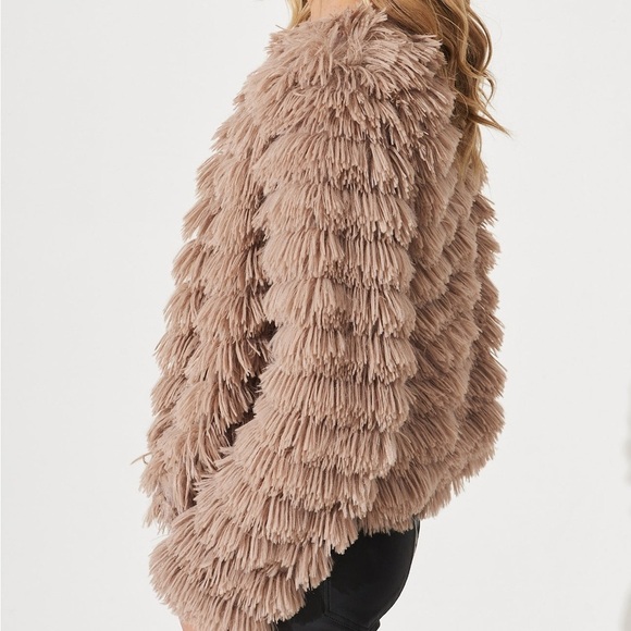American Threads Shaggy Coat Jacket Sand Brown Tan Neutral Fuzzy Fur Size Medium - Picture 9 of 14